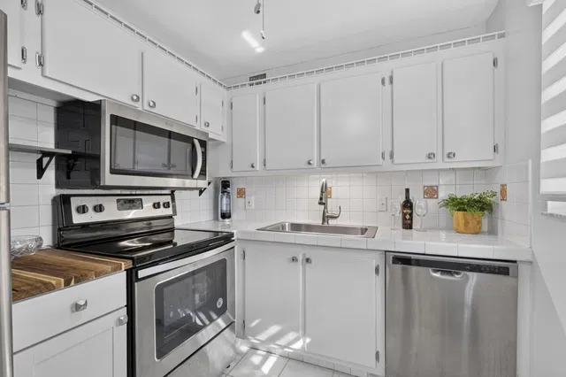 Unit 324 photo 24