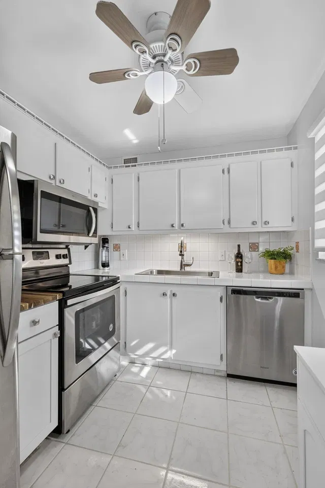 Unit 324 photo 25