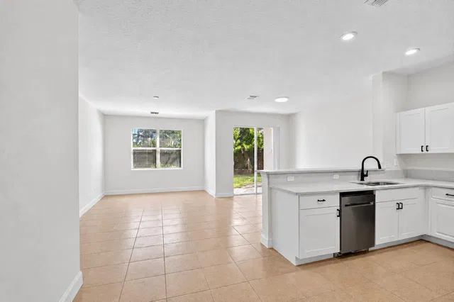 Residence photo 8