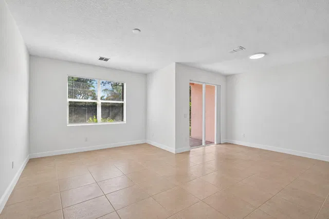 Residence photo 14