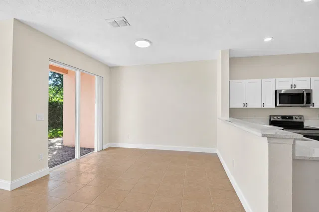 Residence photo 17