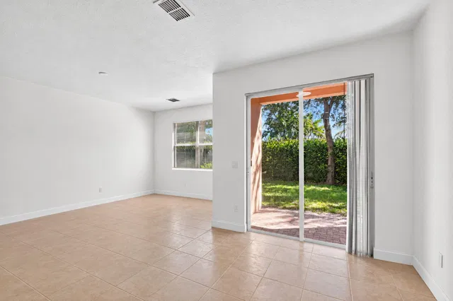 Residence photo 18