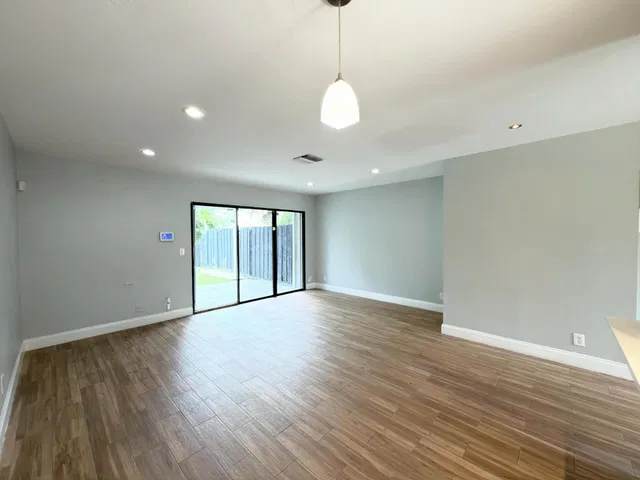 Unit C photo 7
