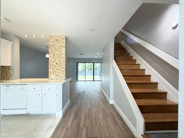 Unit C photo 8