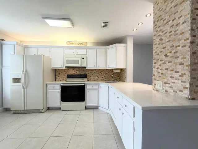Unit C photo 11