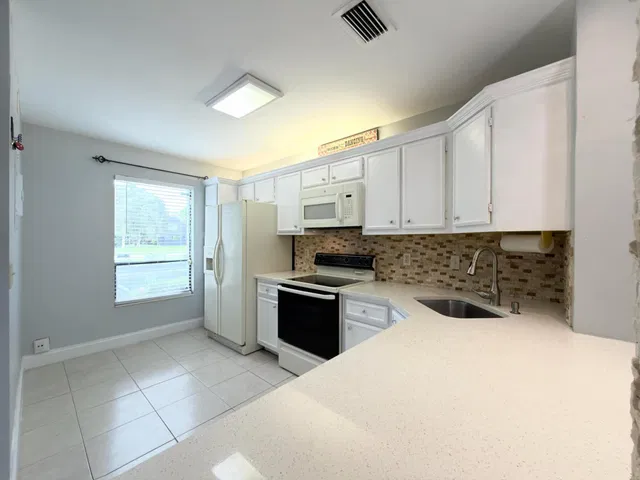 Unit C photo 12