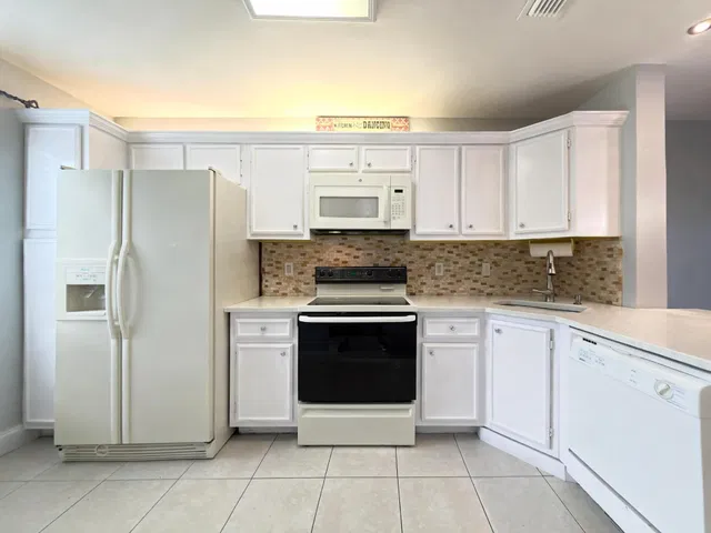 Unit C photo 13