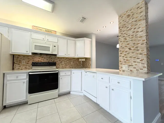 Unit C photo 14