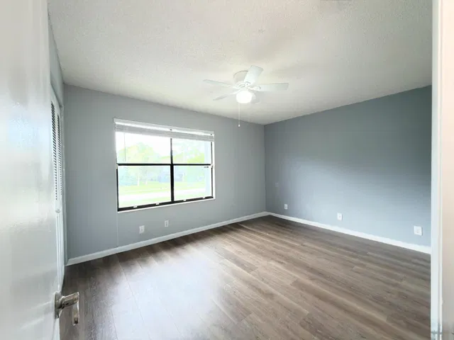 Unit C photo 18