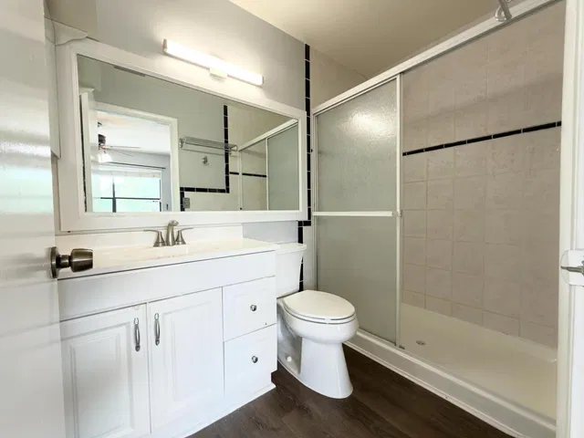 Unit C photo 19