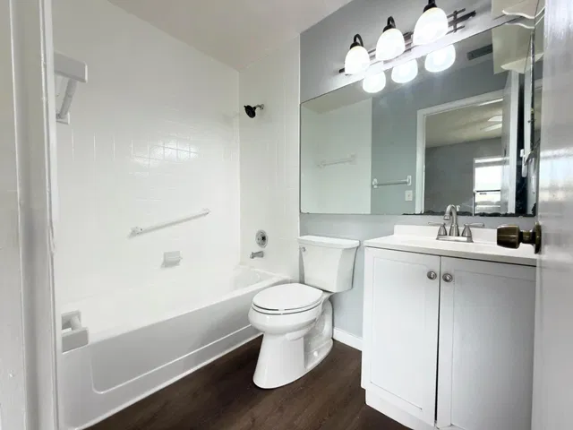 Unit C photo 20
