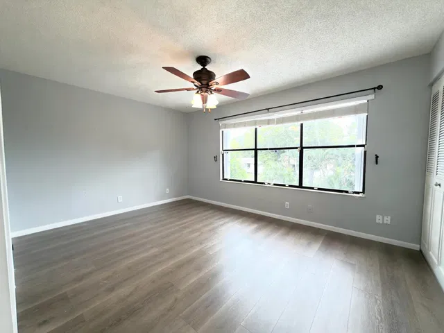 Unit C photo 22