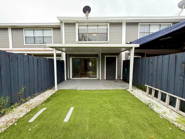 Unit C photo 24