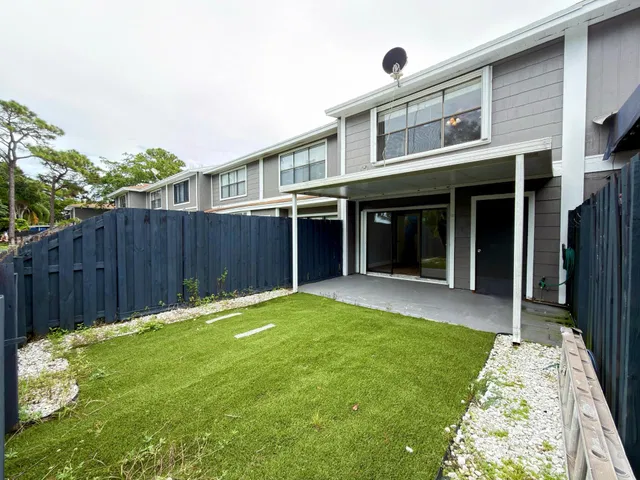 Unit C photo 26