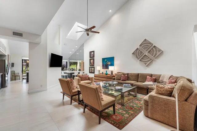 Windsor Way Residence photo 8