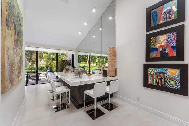 Windsor Way Residence photo 11
