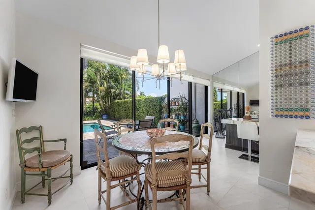 Windsor Way Residence photo 13