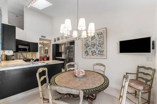 Windsor Way Residence photo 14