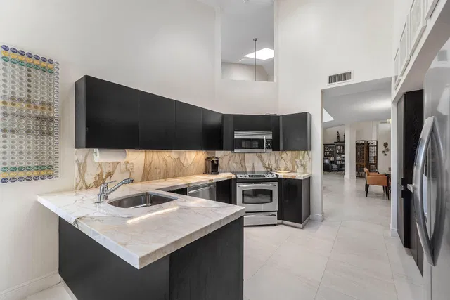 Windsor Way Residence photo 15