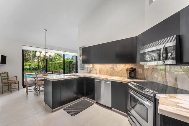 Windsor Way Residence photo 17