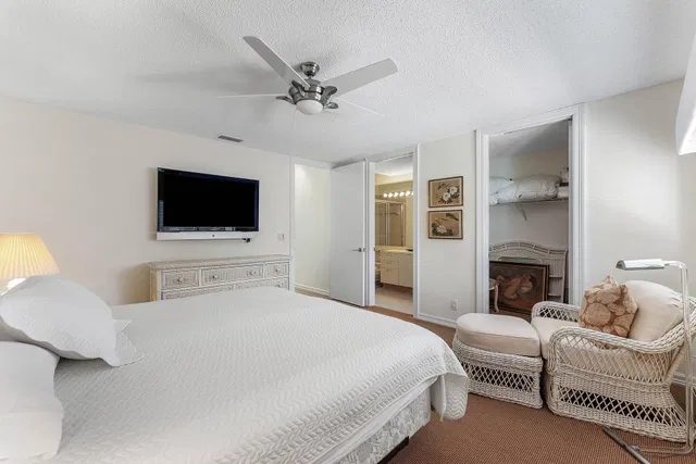 Windsor Way Residence photo 27
