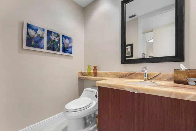 Windsor Way Residence photo 37