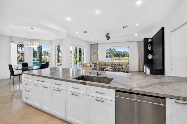 Saturnia Isles Residence photo 26