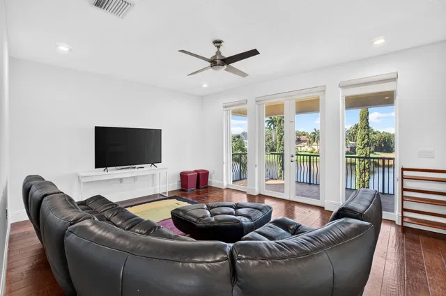 Saturnia Isles Residence photo 56