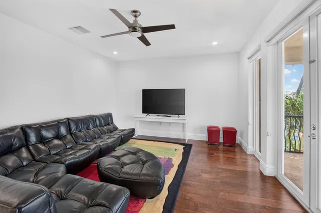 Saturnia Isles Residence photo 57