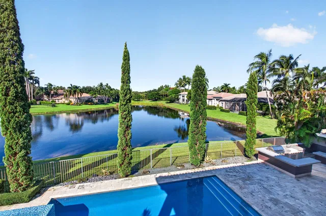 Saturnia Isles Residence photo 87