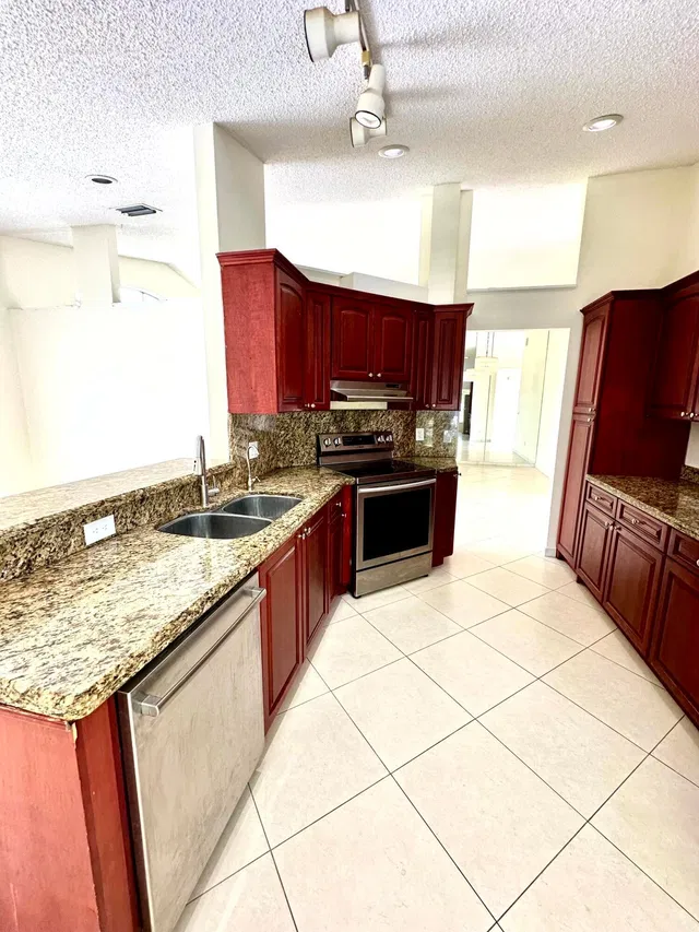 Residence photo 4