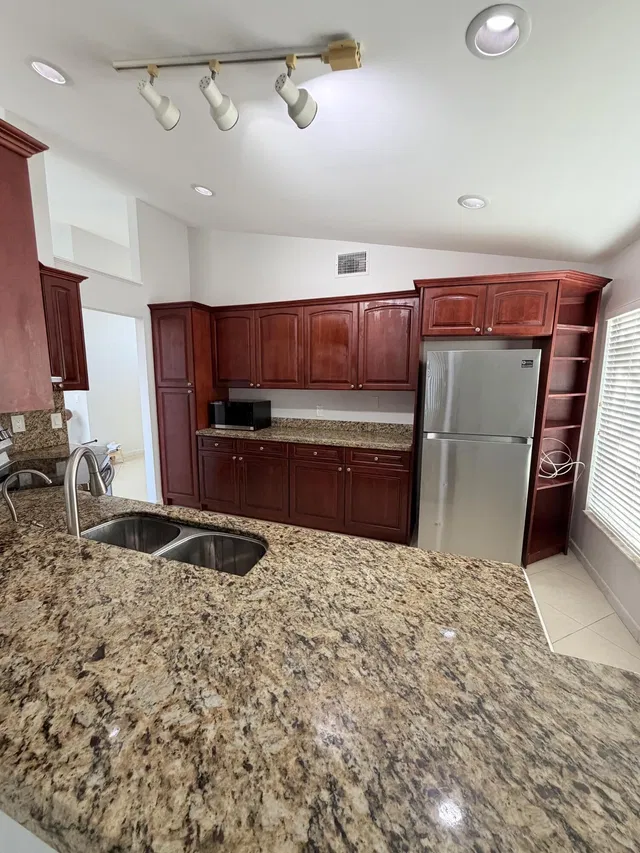 Residence photo 5