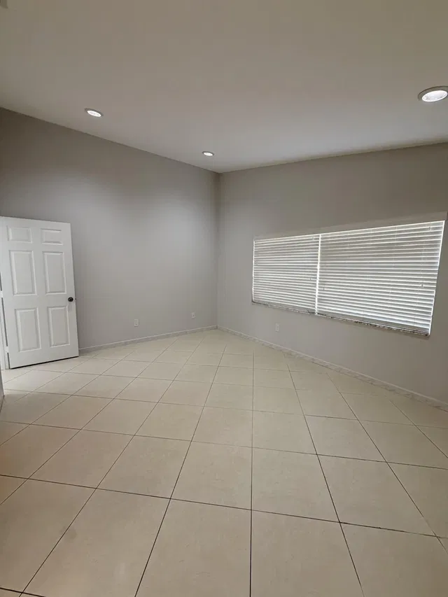Residence photo 6
