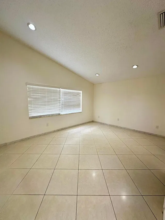 Residence photo 11