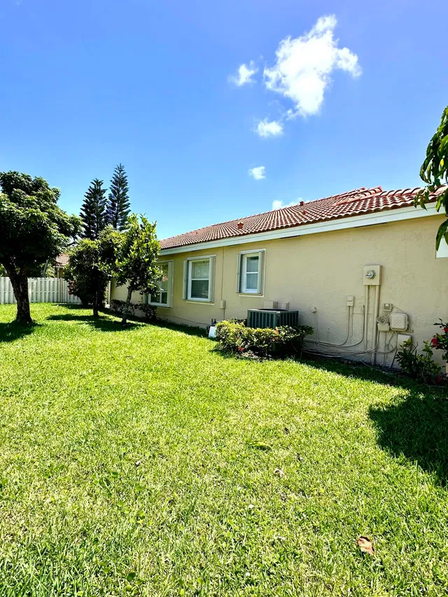 Residence photo 17