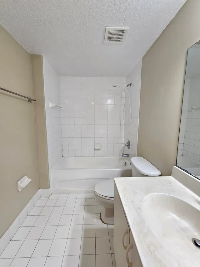 Unit 311 photo 11