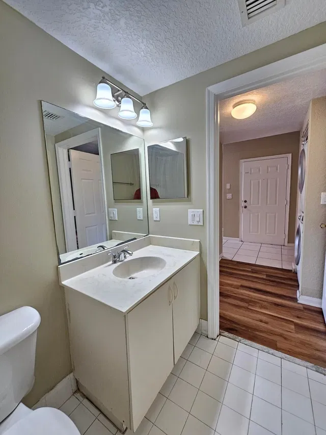 Unit 311 photo 12