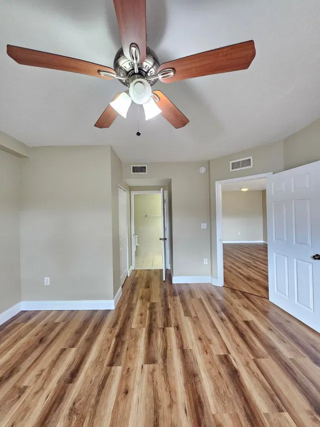 Unit 311 photo 16