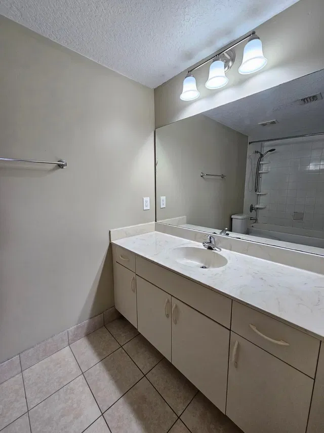 Unit 311 photo 18