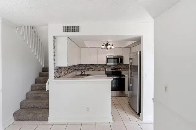 Unit C photo 7