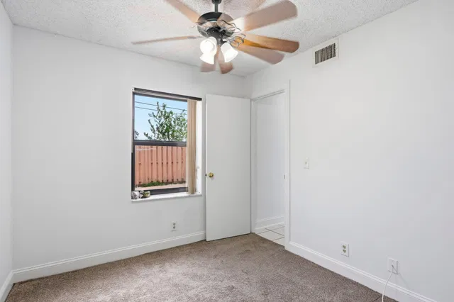 Unit C photo 13