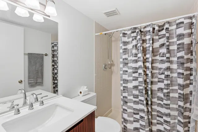 Unit C photo 19