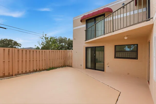 Unit C photo 23