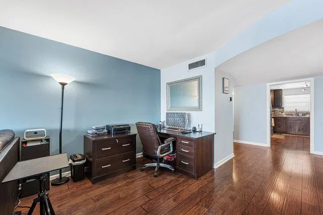 Unit 502 photo 11