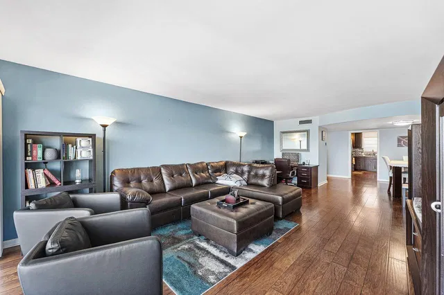 Unit 502 photo 14