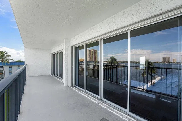 Unit 502 photo 29