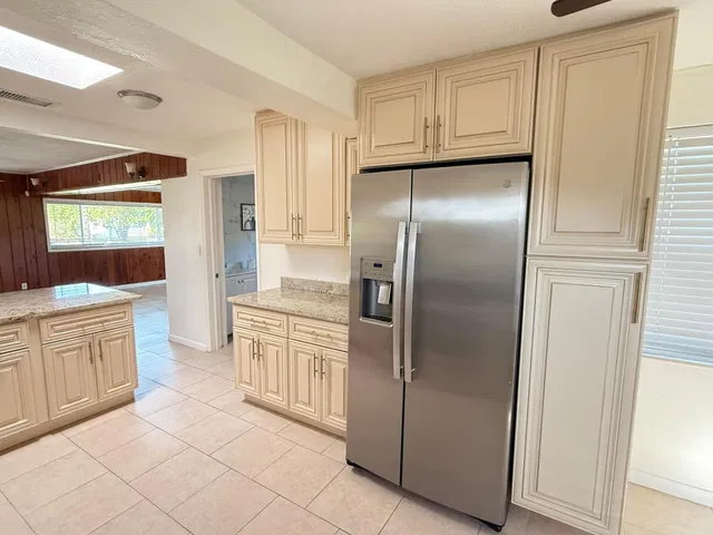 Residence photo 2