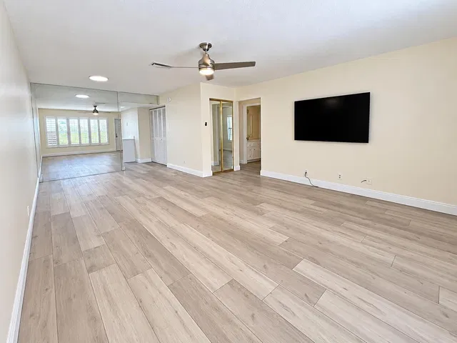 Unit 2114D photo 3