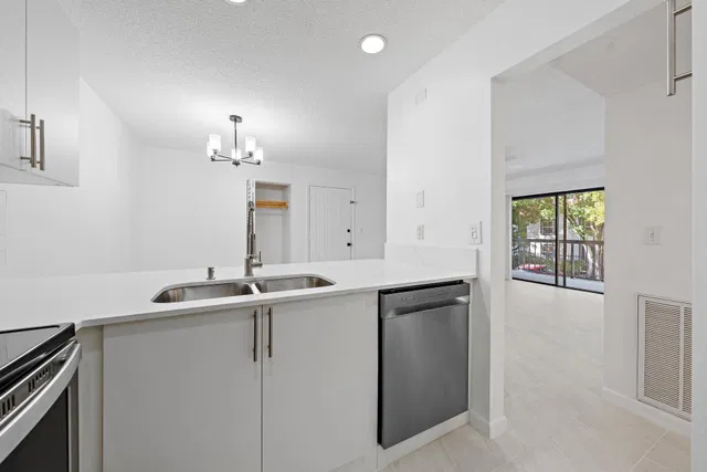 Residence photo 2