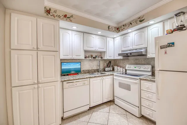 South Palm Beach Unit 114 photo 9